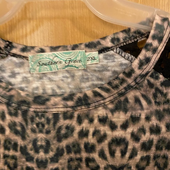 Ladies 2X top - Picture 3 of 5